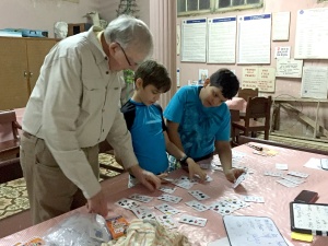 Tom working with two children in Sancti Spiritus