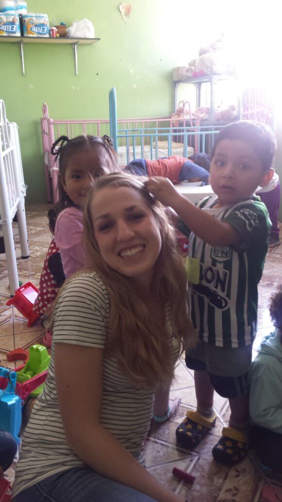 helping children on volunteer opportunity in Ecuador