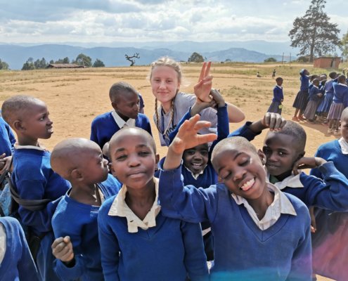 British volunteer among Tanzanian children