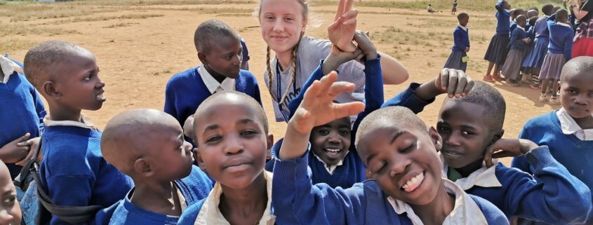 British volunteer among Tanzanian children