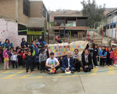 Children thank volunteers aborad for support sagrada familia lima peru