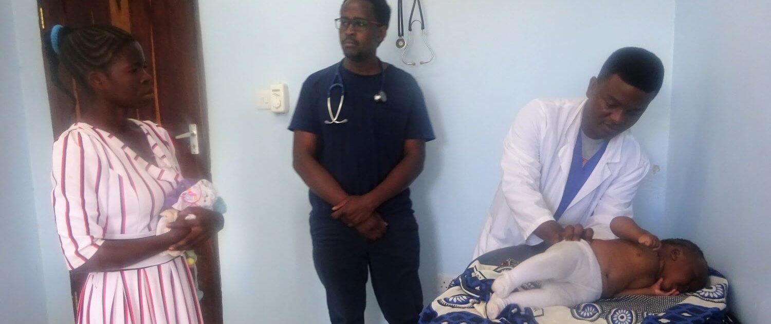 volunteere-Mark-Waweru-working-with-dr.Benjamin-at-the-clinic