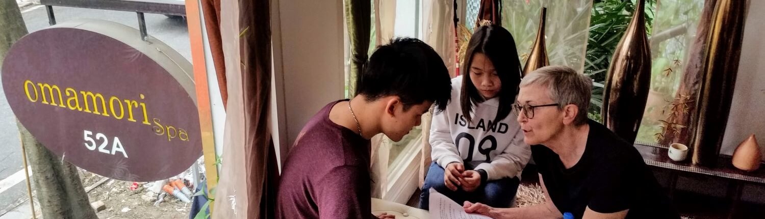 Volunteer helps Vietnamese blind students learn English to become self-sufficient