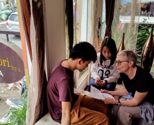 Volunteer helps Vietnamese blind students learn English to become self-sufficient