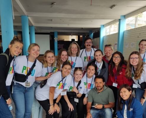 nursing students volunteer in Peru