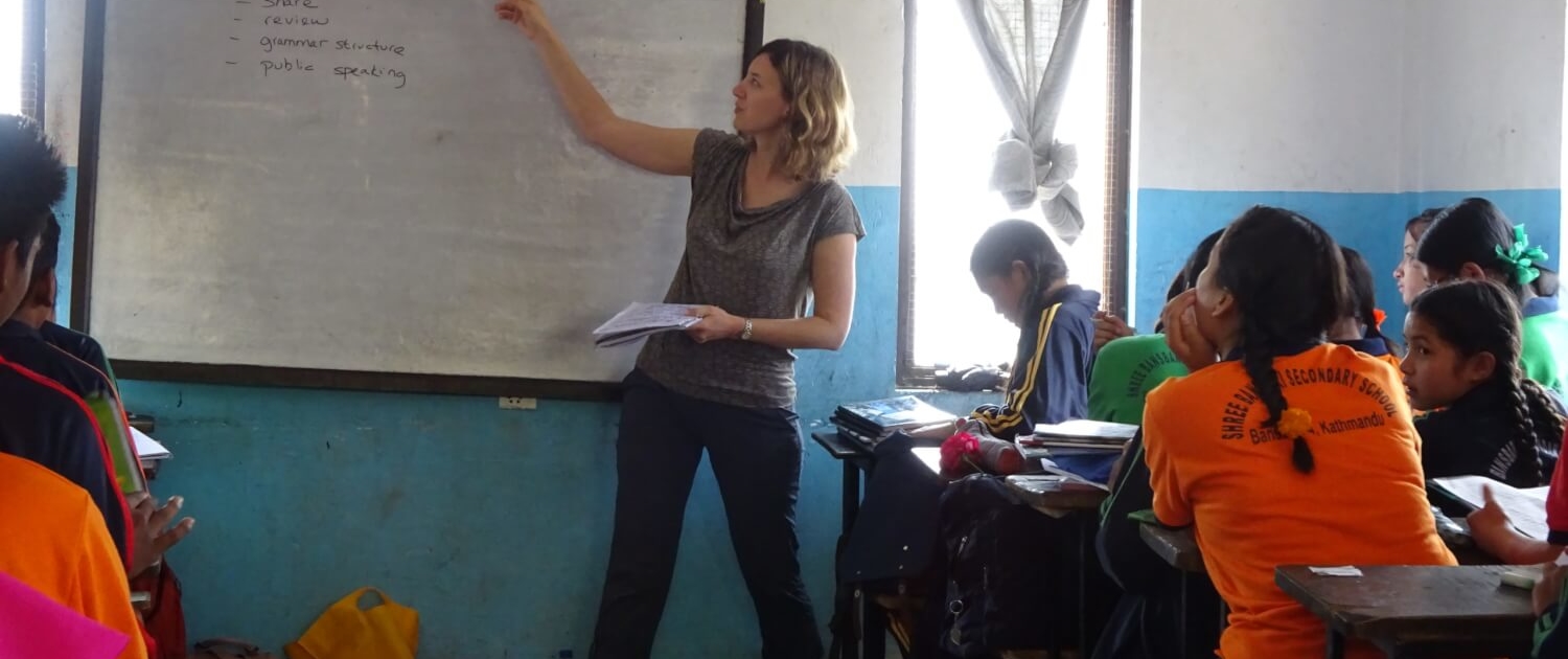 NEP1905A1 Elizabeth Phelps teaching at Bansbari School (4)