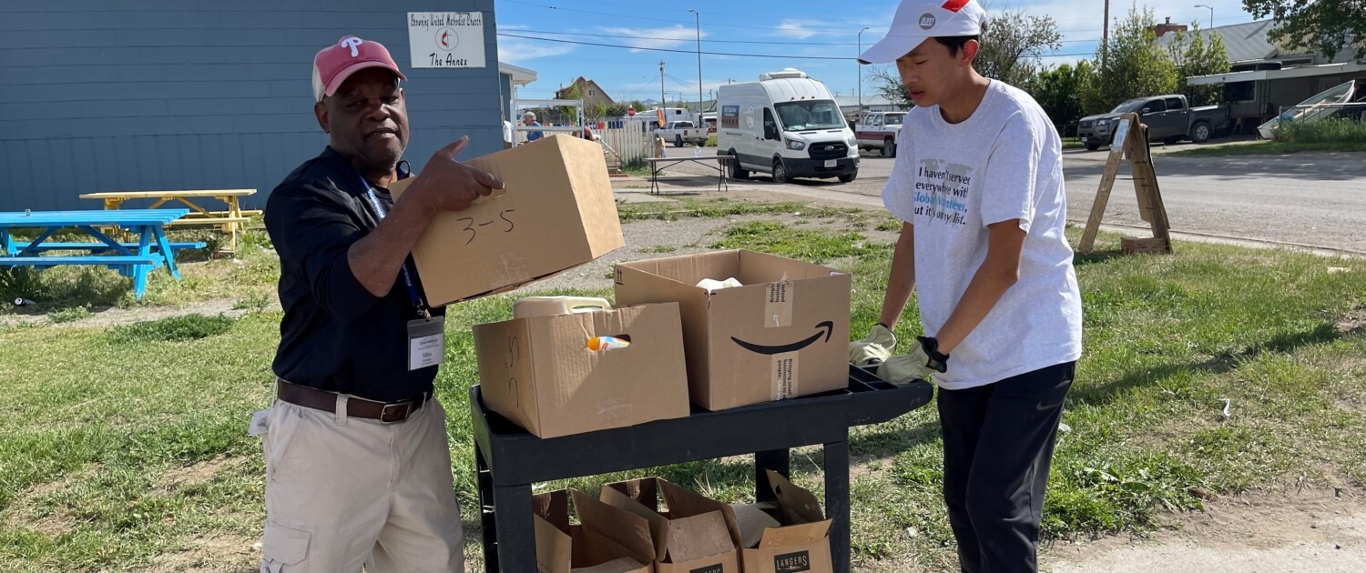 Volunteer Mike-Moorman-and-Ruizhi-Lin-delivering-food-to-cars-at-FAST