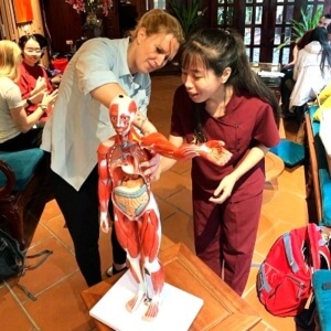 Medtronic Volunteers Enhance Learning in Vietnam