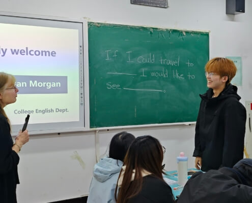 Susan Morgan teaches English at Xi'an International University (7) (1)