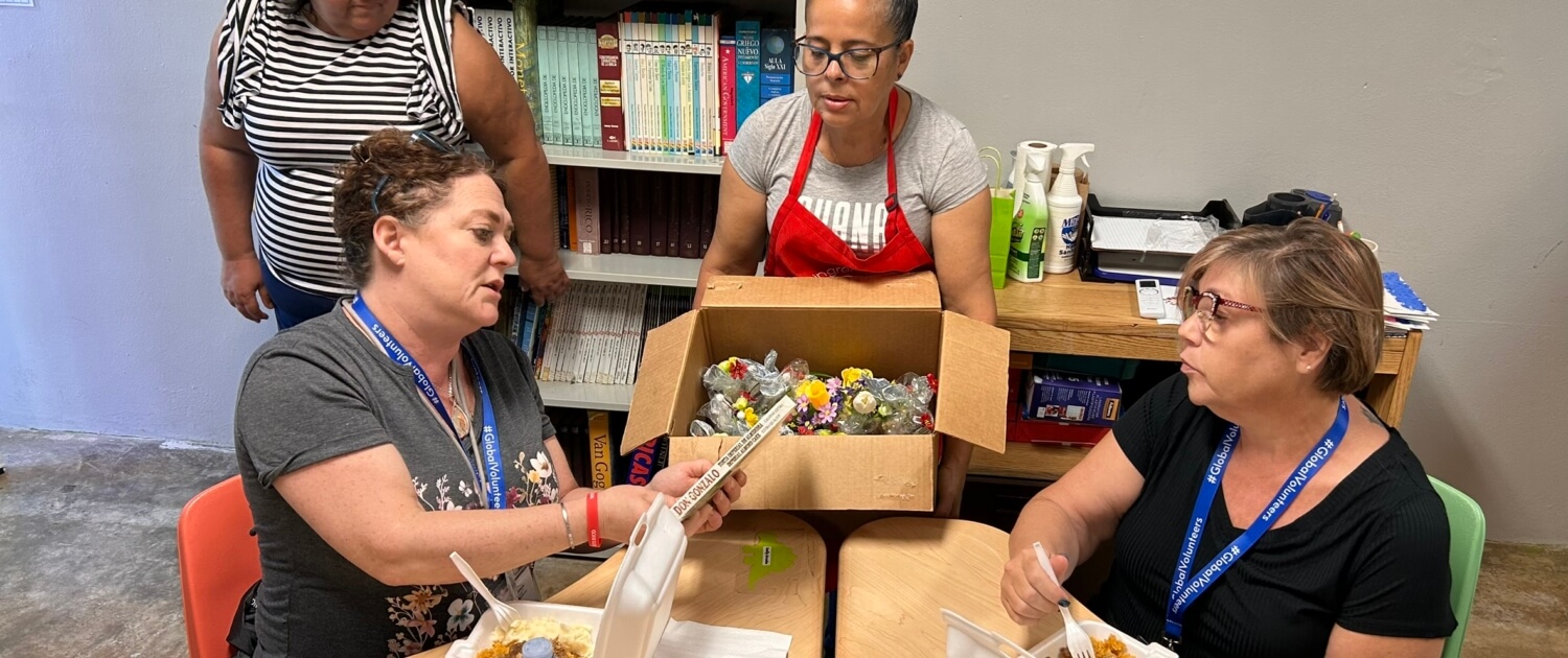 Puerto Rico volunteers eating